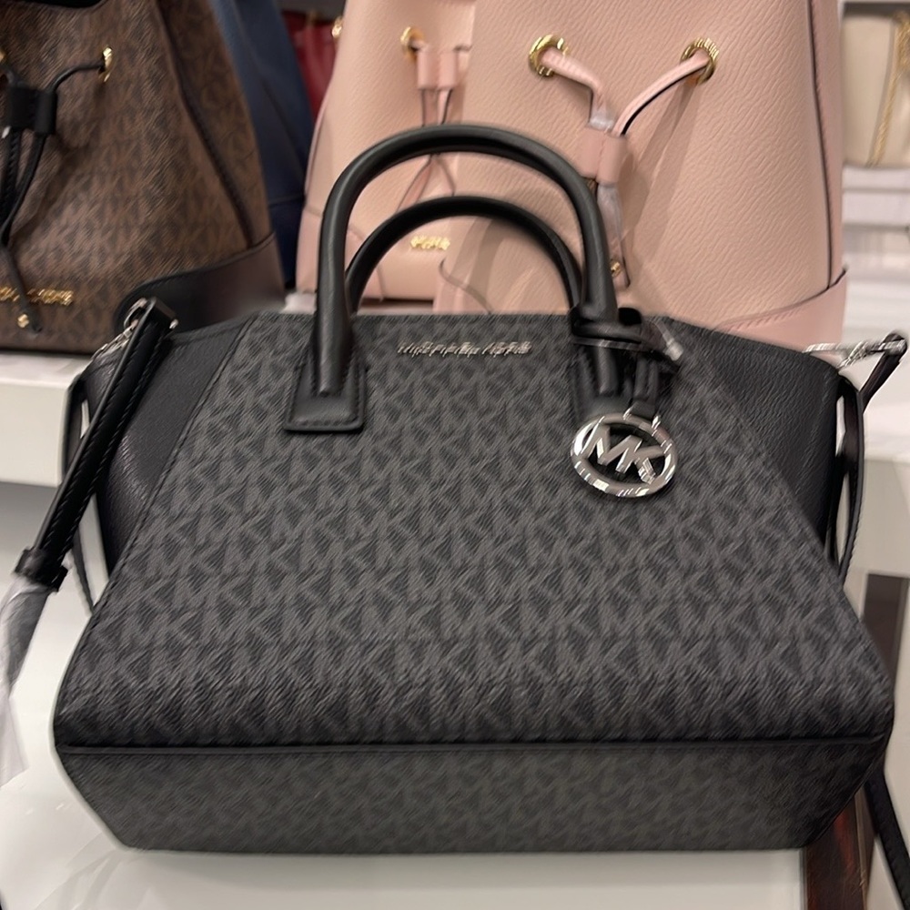 MICHAEL KORS
Avril Small Logo Top-Zip Satchel
COLOR BLACK
NWT - Picture 12 of 16